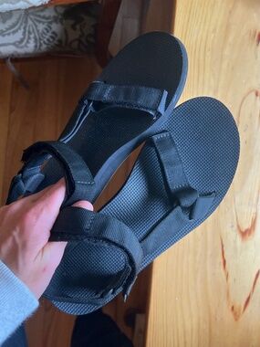 Teva Sandals Universal Black Women’s Size 8 Like-New